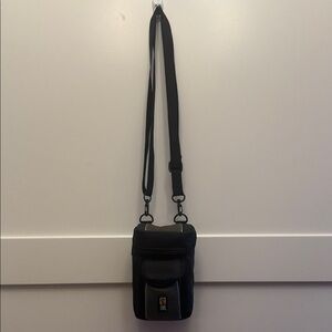 Case Logic Compact Camera Bag Black w/ Adjustable Shoulder Strap Padded Zippered